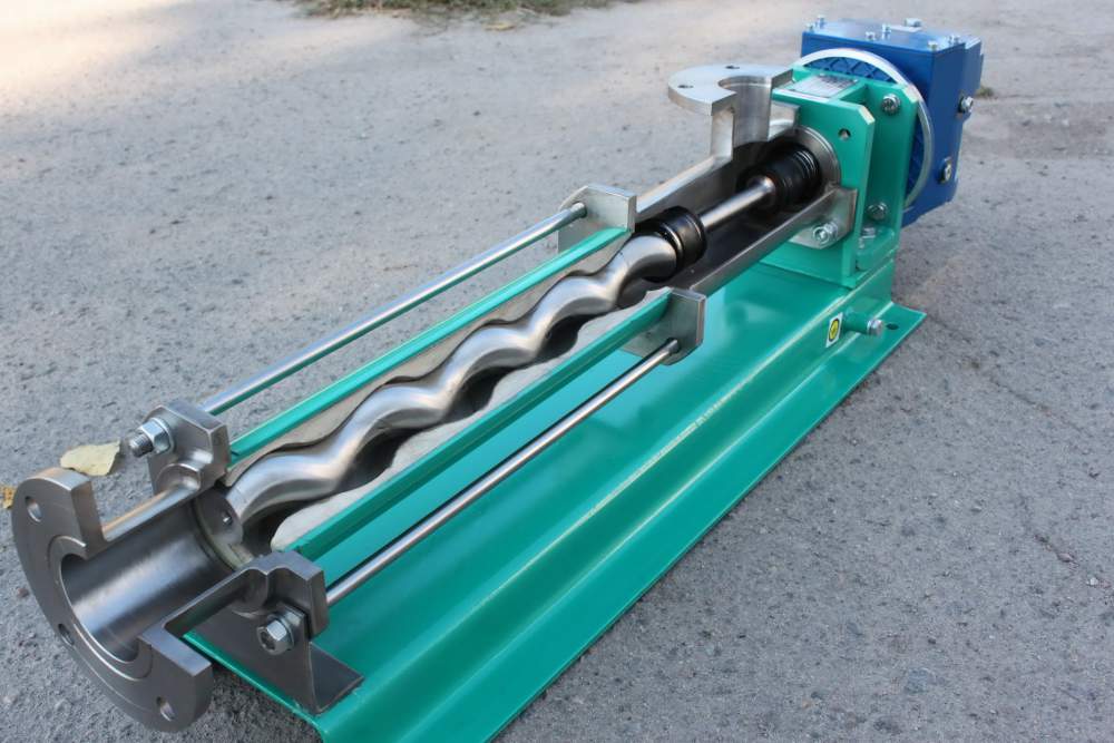 Spiral conveyor pump